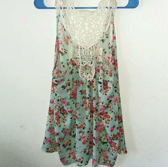 A nice colorful tacktop - Picture 2 of 3